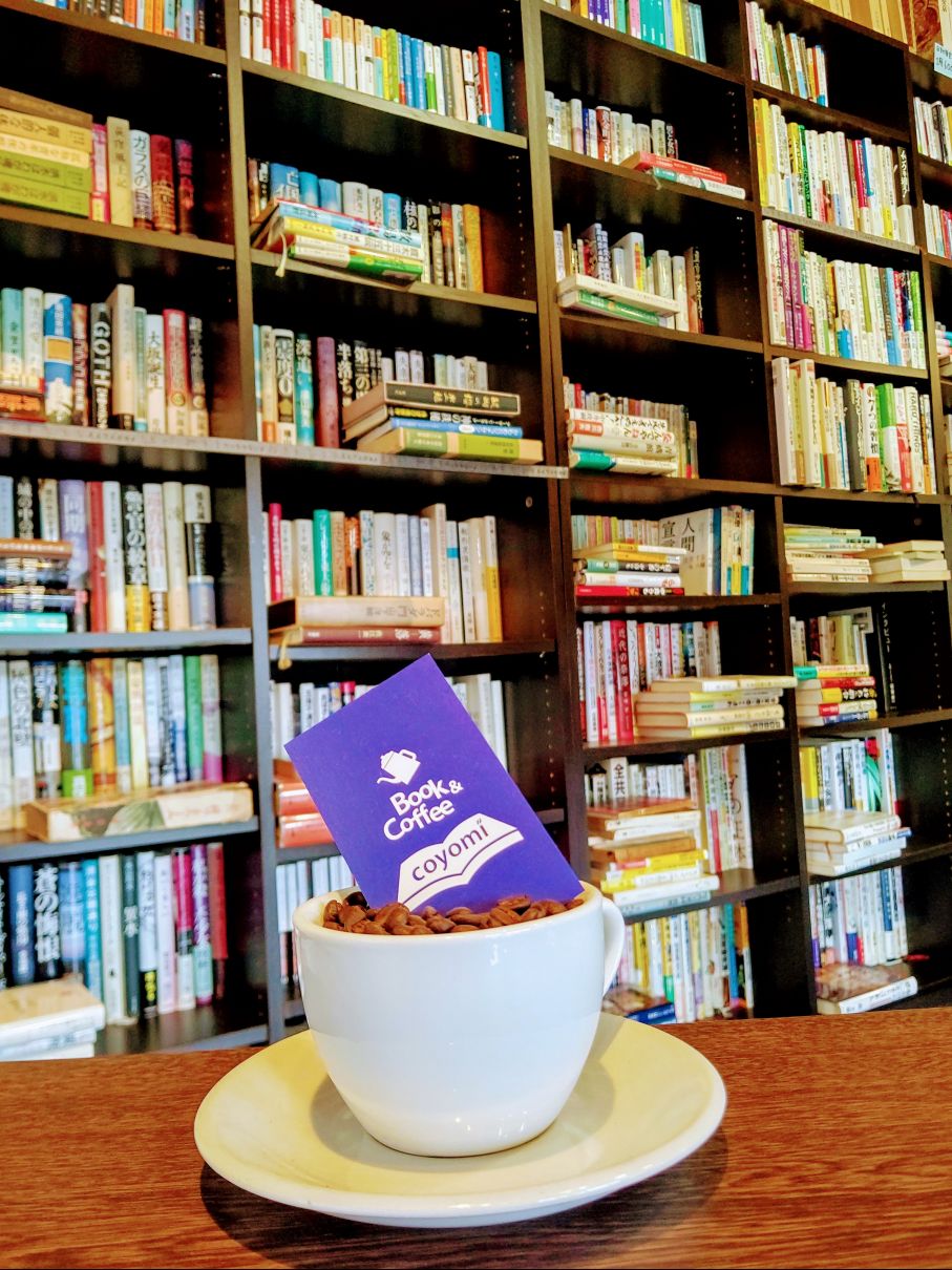 Book＆Coffee coyomi　本棚とコーヒー 